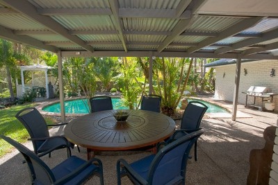 LARGE FAMILY HOME ON HUGE BLOCK Picture