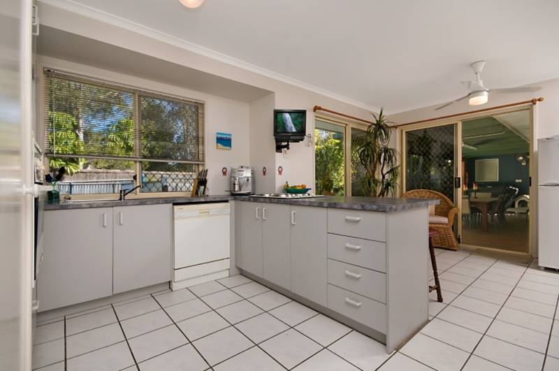 LOTS OF LOVELY LIVING Picture 2