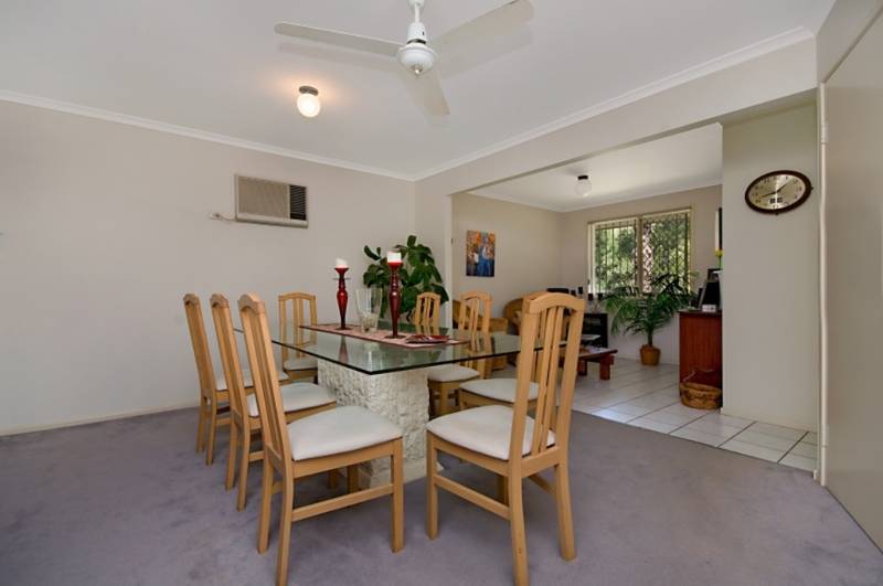 LOTS OF LOVELY LIVING Picture 3