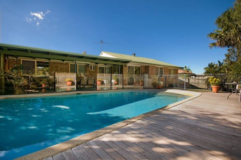 LOTS OF LOVELY LIVING Picture 1