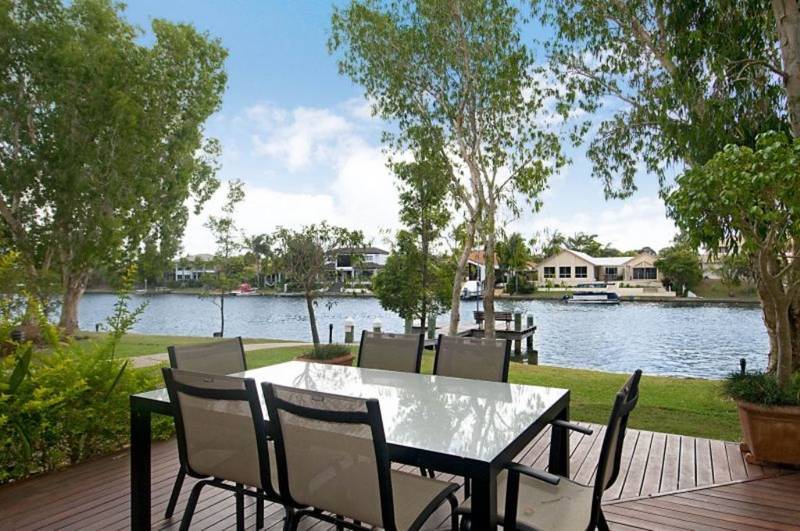 Entrance Waterfront Resort Picture 1