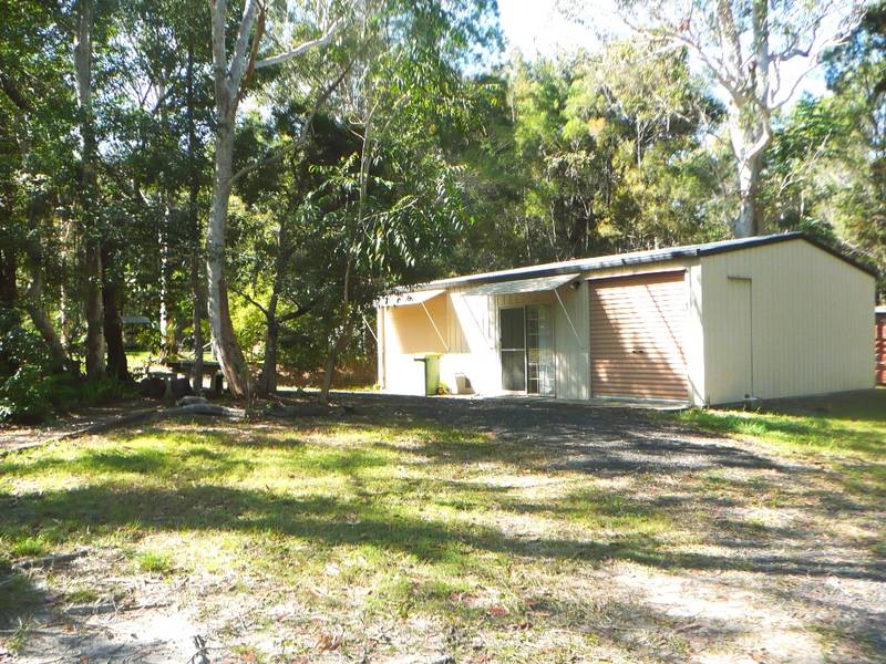 BUSH AND BEACH Picture 1