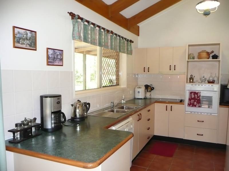 THE GOOD LIFE Picture 2