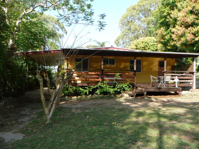 LARGE BLOCK
WITH POSSIBLE DEVELOPMENT OPPORTUNITY Picture 1