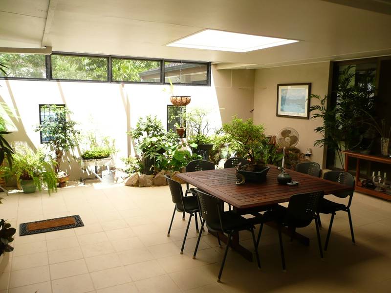 SHE'S A BEAUTY Picture 3