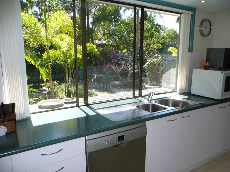 SHE'S A BEAUTY Picture 2