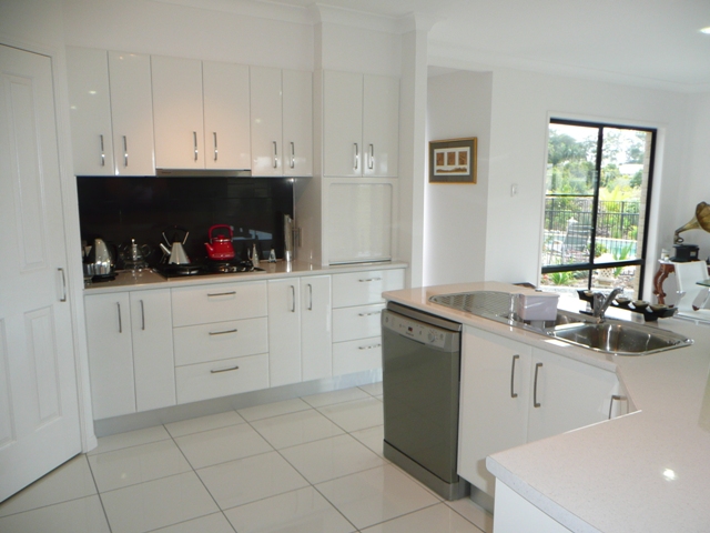 A LITTLE TOUCH OF PARADISE Picture 2