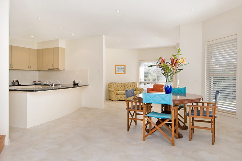 OPULENT LIVING Picture 3