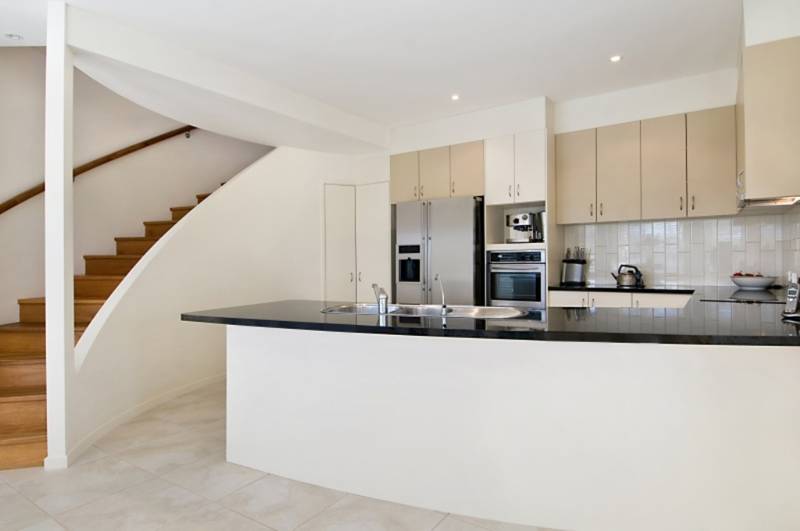 OPULENT LIVING Picture 2