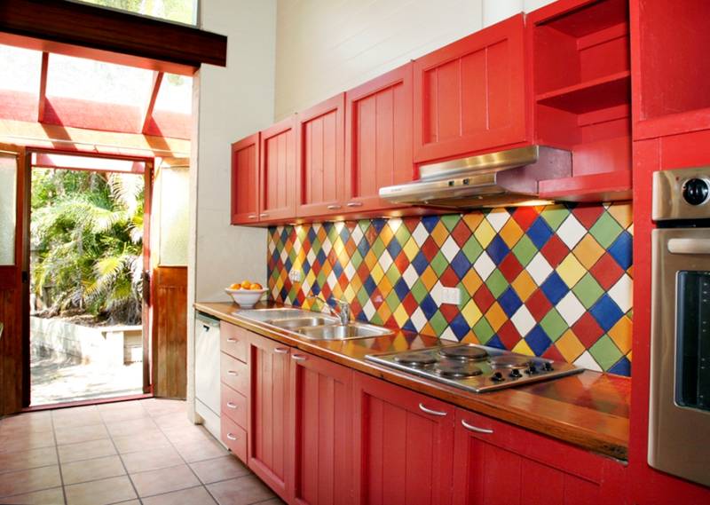 LOTS OF HOUSE FOR
LITTLE MONEY Picture 2