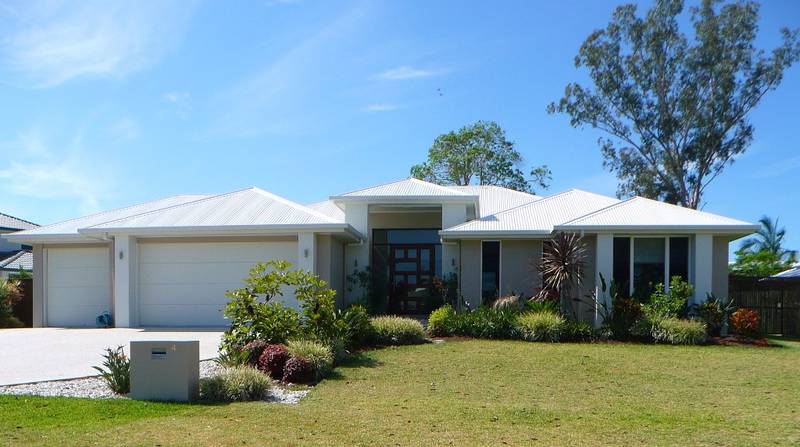 A HOME OF GRAND PROPORTIONS Picture 1