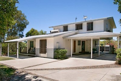 ONE OF A KIND LAKE FRONTAGE Picture ONE OF A KIND LAKE FRONTAGE Picture