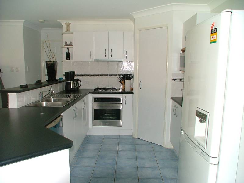 MODERN 4 BEDDER Picture 2