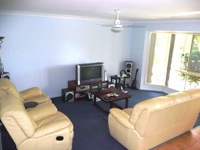 LOOKS LIKE NEW IN OLD TEWANTIN Picture 3