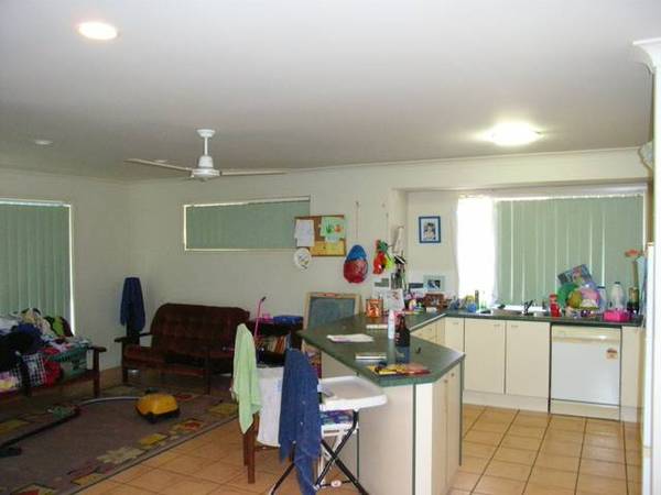 TEWANTIN & NOOSAVILLE'S BEST BUY Picture 2