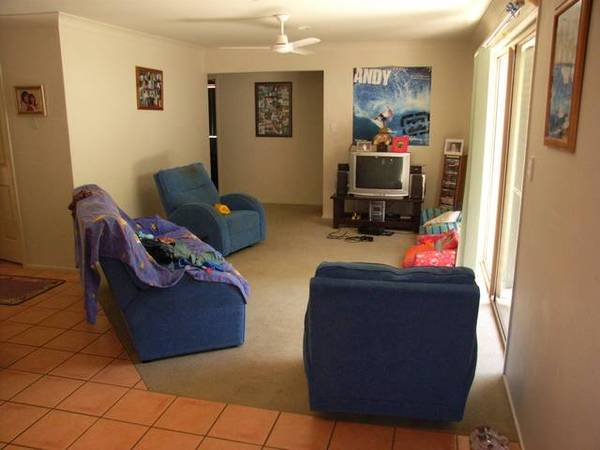 TEWANTIN & NOOSAVILLE'S BEST BUY Picture 3