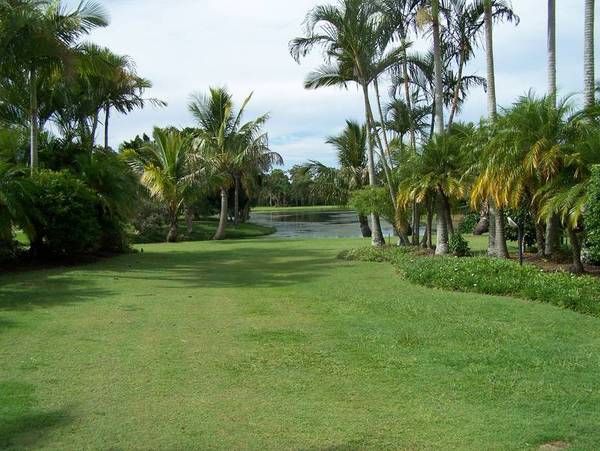 Price Reduction - Golf Course Ground Floor Living Picture 3
