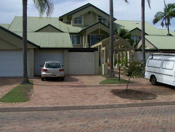 Price Reduction - Golf Course Ground Floor Living Picture 2