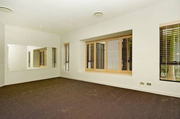 Must Be Sold Picture 3