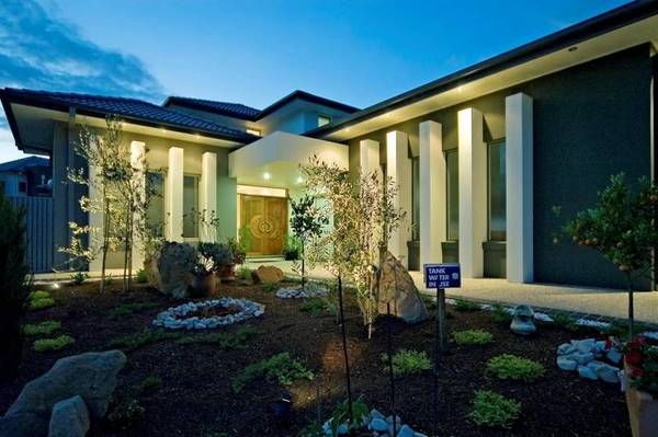 Luxurious Resort Living Picture 2