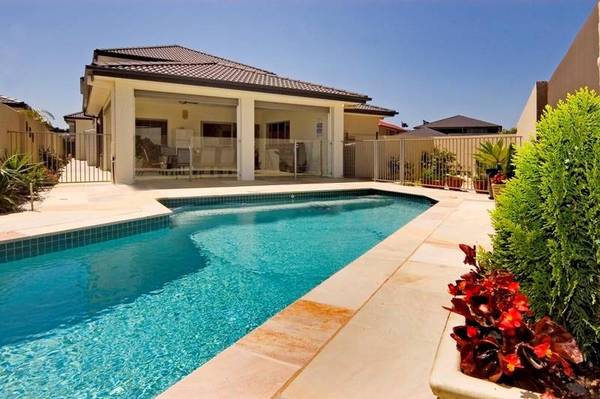 Luxurious Resort Living Picture 3