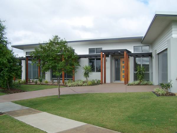 Grand and Gorgeous ...... 1 Weeks rent free Picture 1