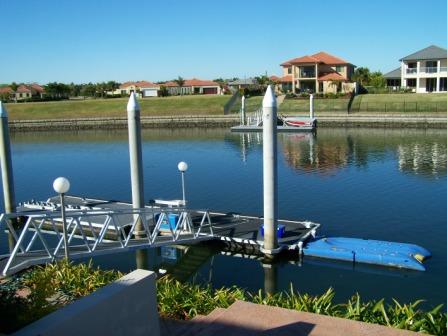 Hope Island Waterfront Picture 3