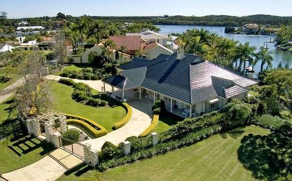 Sanctuary Coves finest home of it's period Picture 1