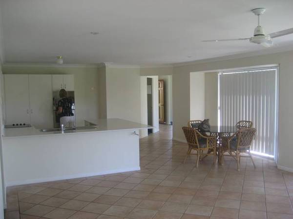 Attention Familys !!!!Close to all the schools and shops!!! Picture 3