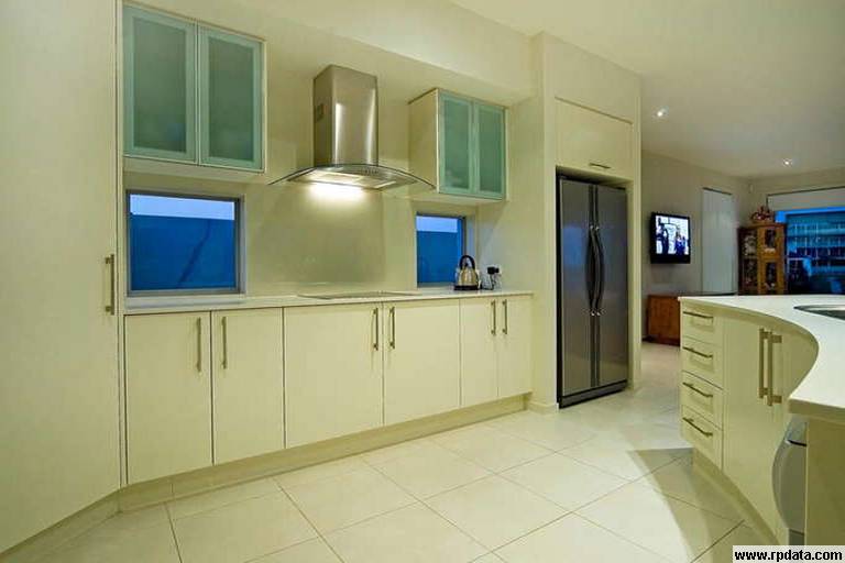 Fine Wine and Elegance..... Make me an OFFER !!! Picture