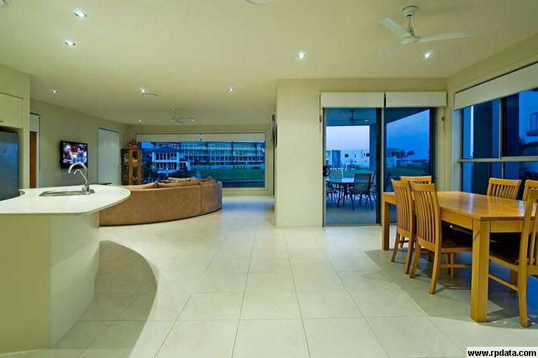 Fine Wine and Elegance..... Make me an OFFER !!! Picture