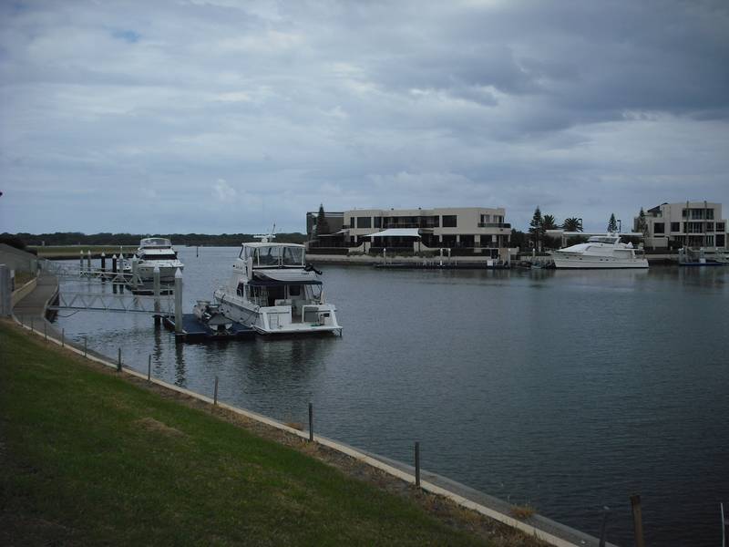 WIDE COOMERA RIVER WATER VIEWS Picture 3