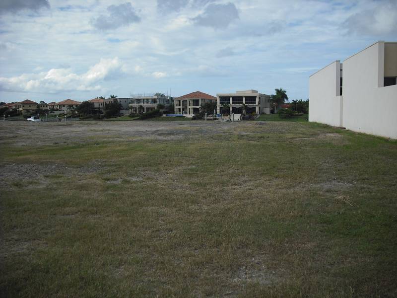 QUICK ACCESS TO THE COOMERA RIVER AND MARINA Picture 2