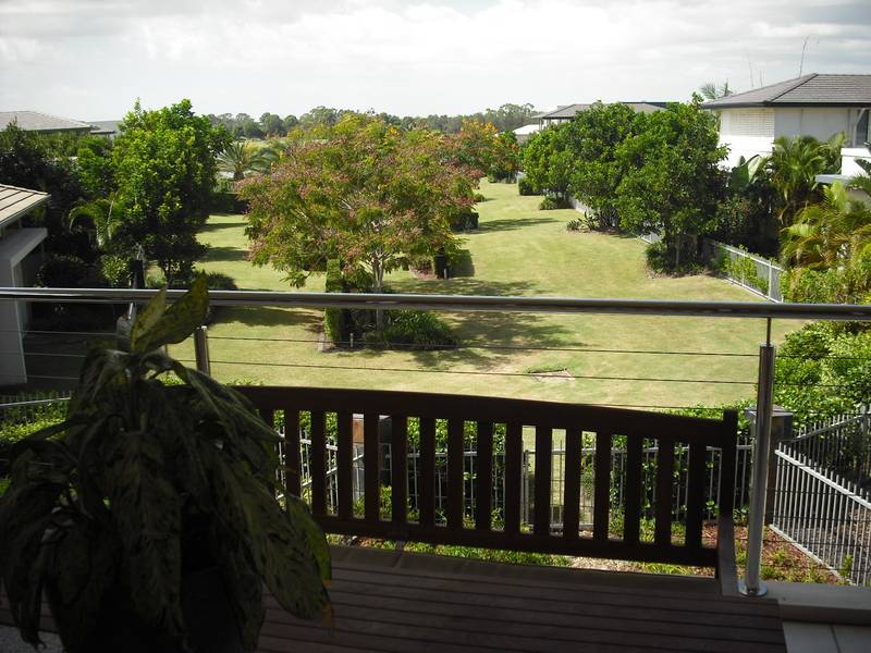 SCENIC VILLA VIEWS OVER A PARK TO WATER Picture 2