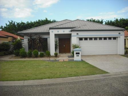 HOME
OVERLOOKING THE PARK Picture 1