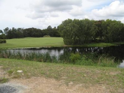 Great Bargain on The Links Hope Island Golf Course Picture