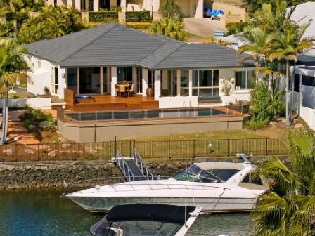 GREAT VALUE SANCTUARY COVE WATERFRONT HOME Picture 2