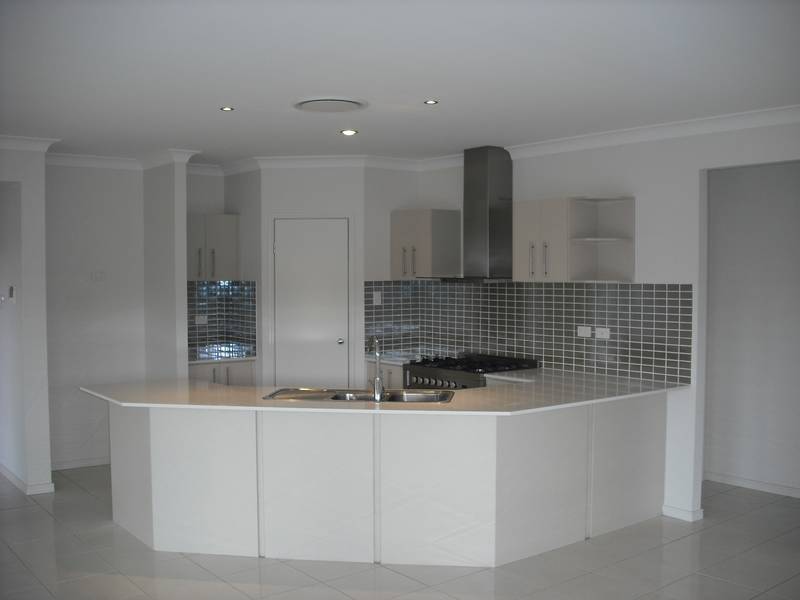 MUST BE SOLD - OWNER LOOKING AT ALL OFFERS Picture 3