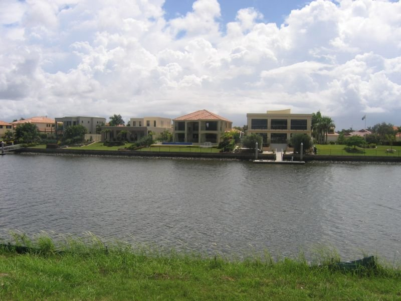 GRAND CANAL WATERFRONT BLOCK IN HOPE ISLAND Picture 2