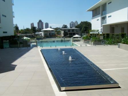 NEAR NEW UNIT IN A FASHIONABLE ADDRESS Picture 3