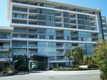 NEAR NEW UNIT IN A FASHIONABLE ADDRESS Picture 1