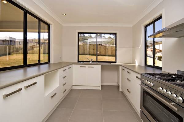 MAGNIFICENTLY MODERN Picture 2