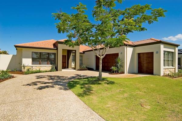 Cheapest Waterfront Home in Hope Island Picture 1