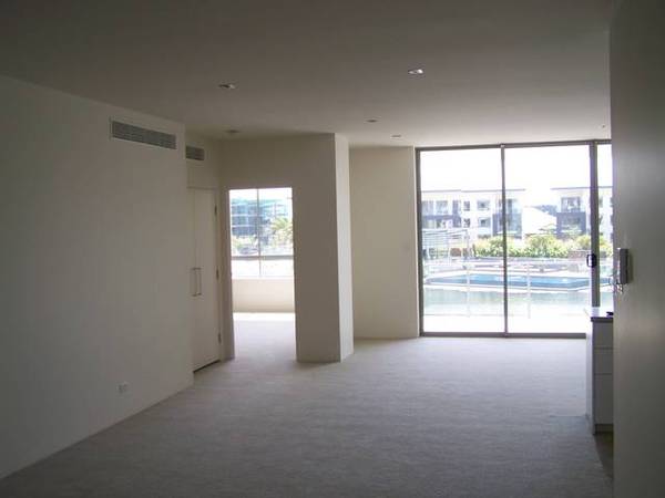 Lake Front... Break Lease Picture 2