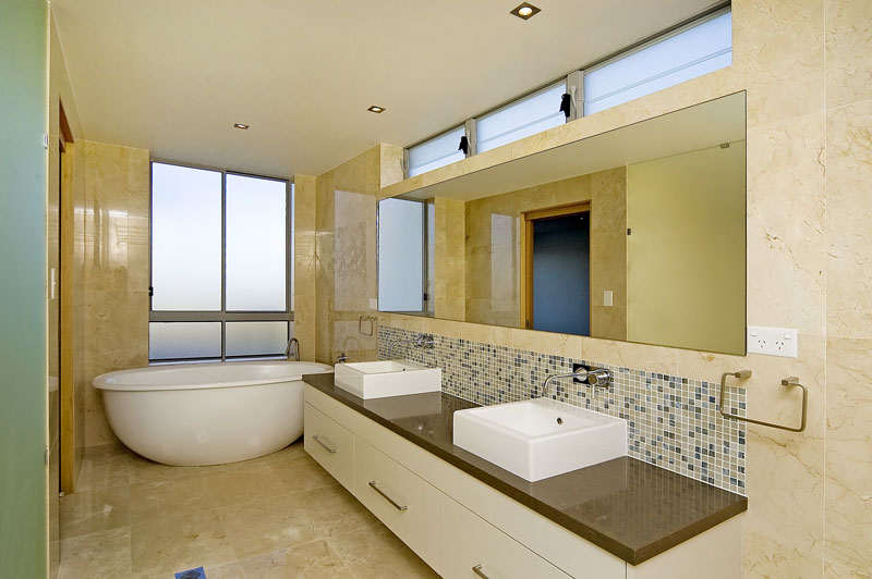 PENTHOUSE PALACE....... AT A PRICE YOU CAN AFFORD - Reduced to meet the market!! Picture 3