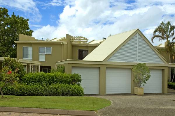 Luxuriously Renovated Bayhill Terrace Home Picture 2