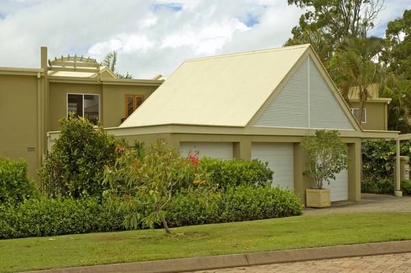 Luxuriously Renovated Bayhill Terrace Home Picture 1