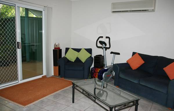 Gem Of A Unit, Top Location! Picture 3