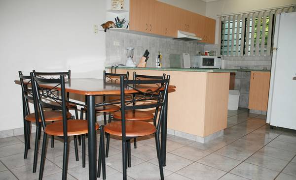 Gem Of A Unit, Top Location! Picture 2