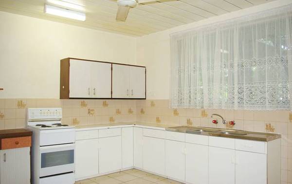 Quiet, Leafy Ludmilla Picture 3